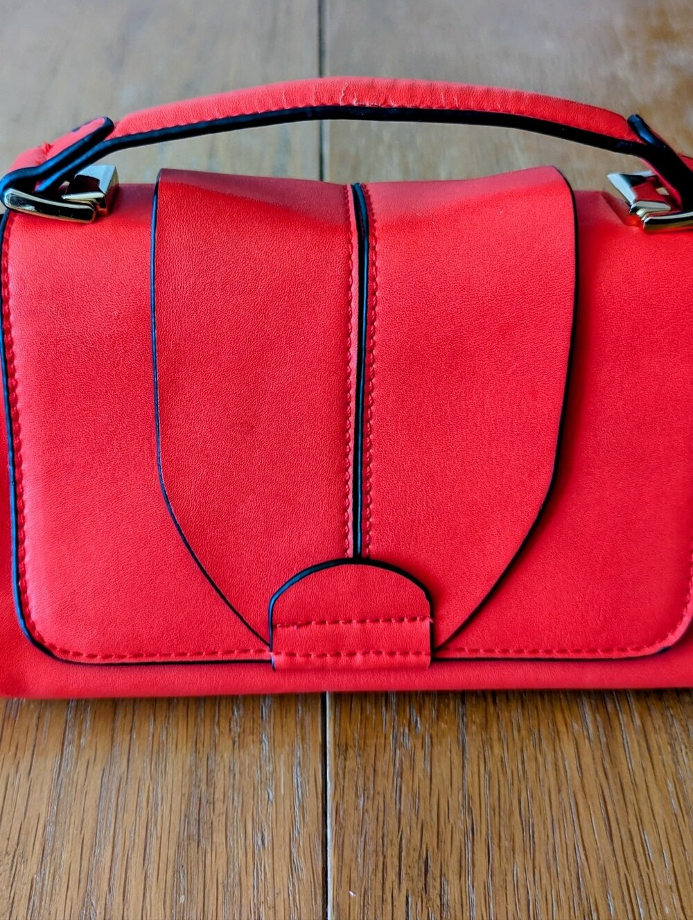 Mellow World Stunning Women's Red Small Bag - Sleek
